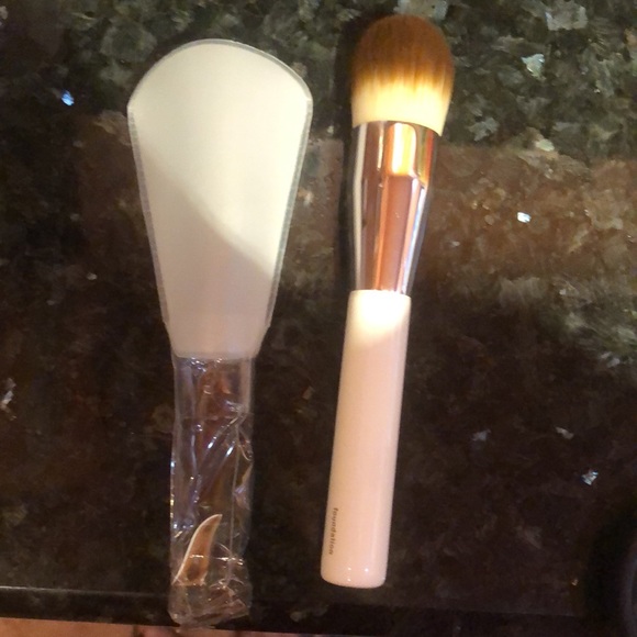 La Mer the Foundation Brush brand new in box - Picture 4 of 5